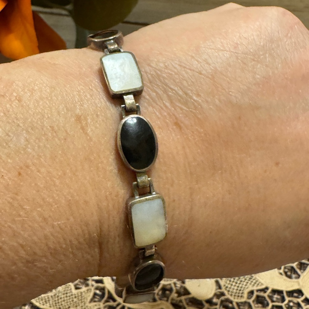 Vintage stamped 925 sterling mother of pearl & black onyx inlay panel bracelet